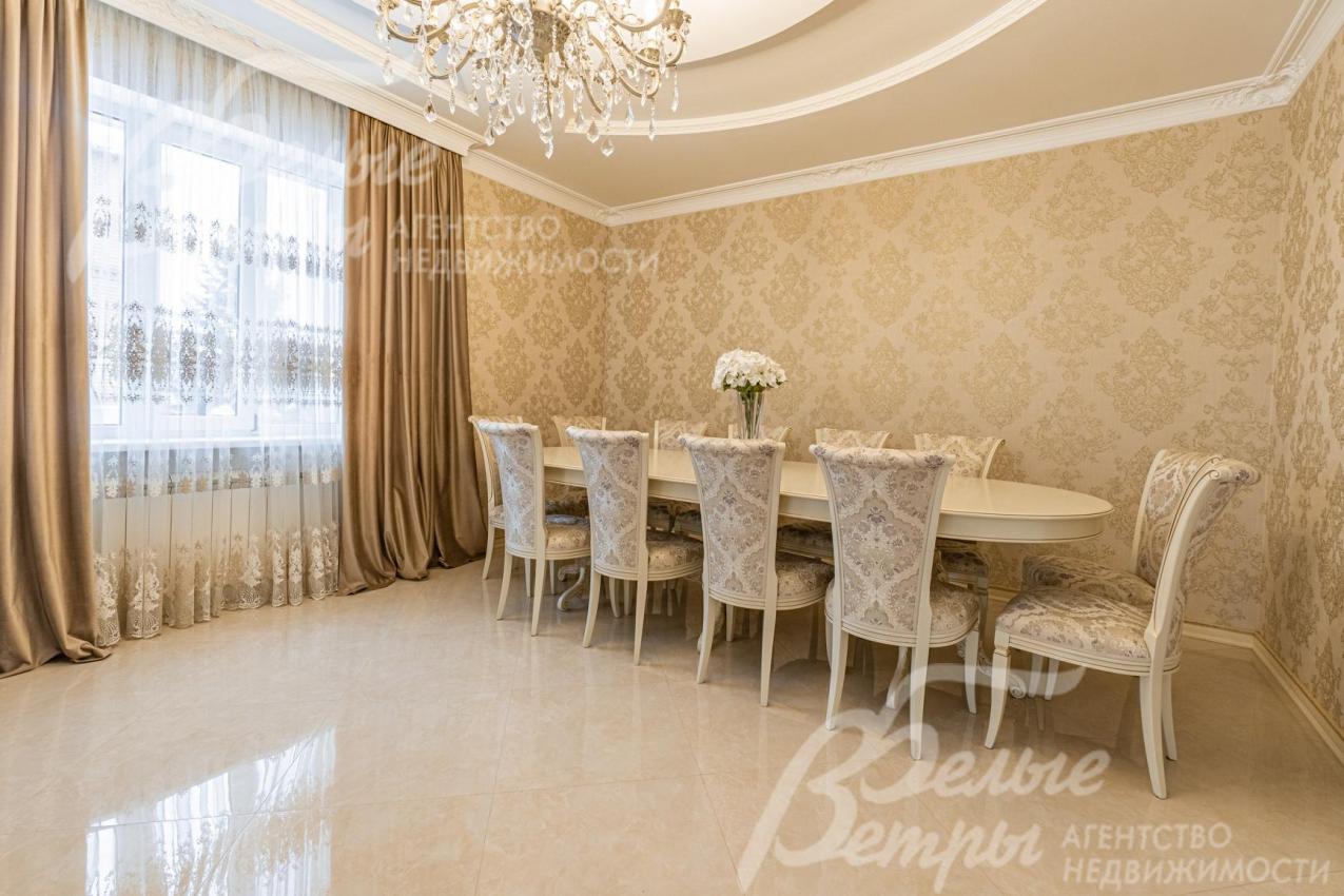 Зона столовой с обеденной группой на 10 персон