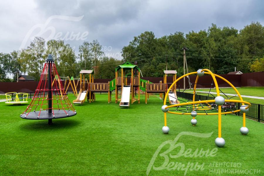 Детские площадки в поселке Ильичевка