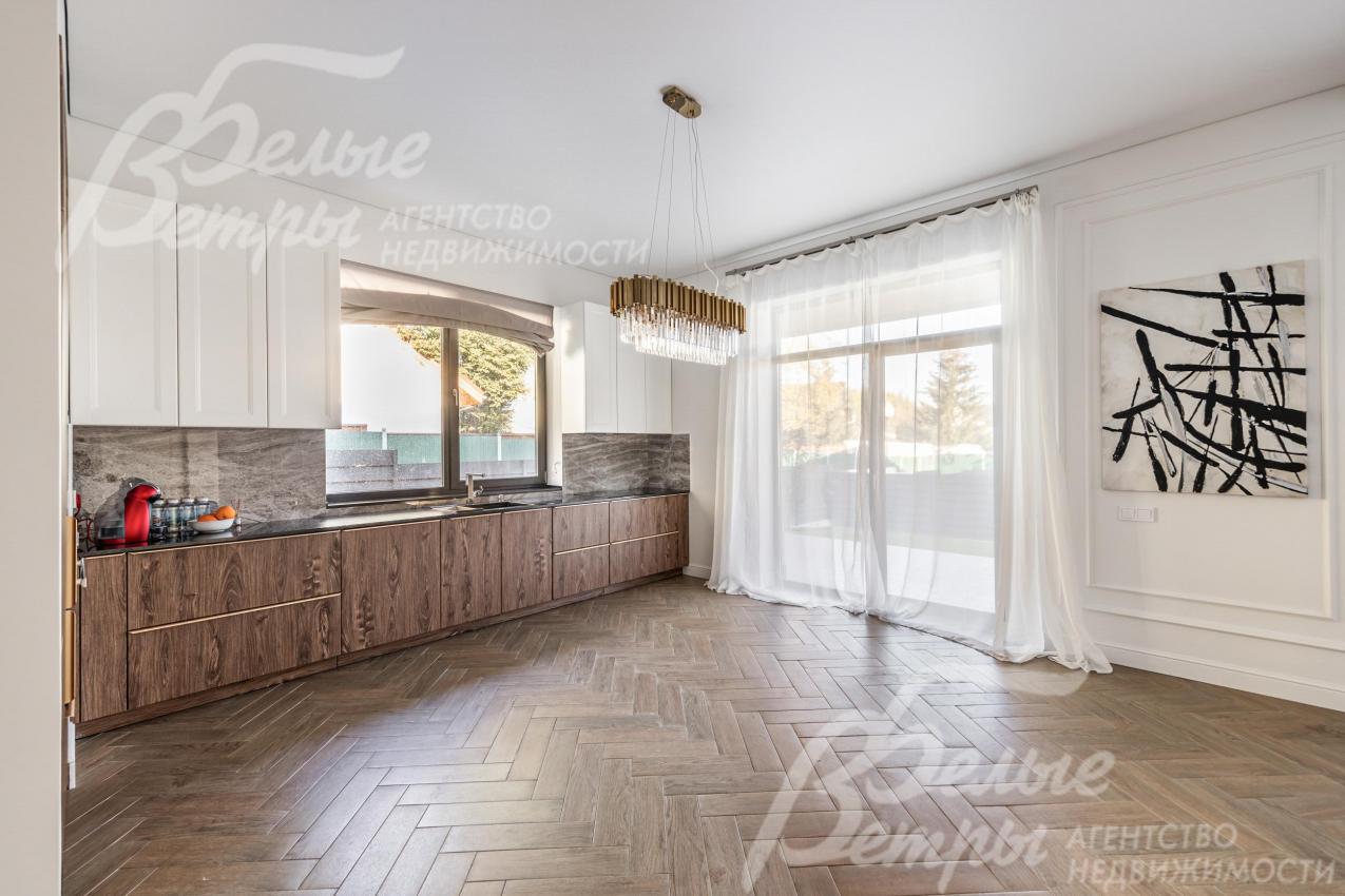 Кухня с выходом на крытую террасу