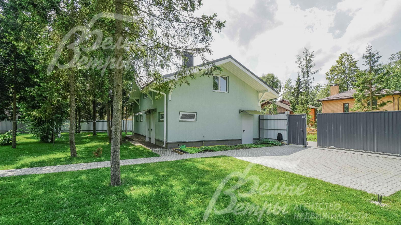 Вспомогательное строение - отапливаемый гараж на 2 авто, котельная, кладовая; на 2-ом этаже - жилое помещение для персонала (или гостей)