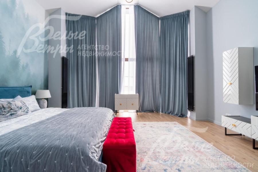 В мастер-спальне установлены внутрипольные конвекторы Askon