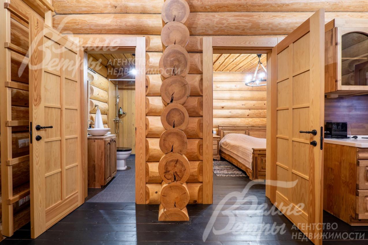 Правая часть бани - полноценный гостевой дом со спальней, кухней, санузлом