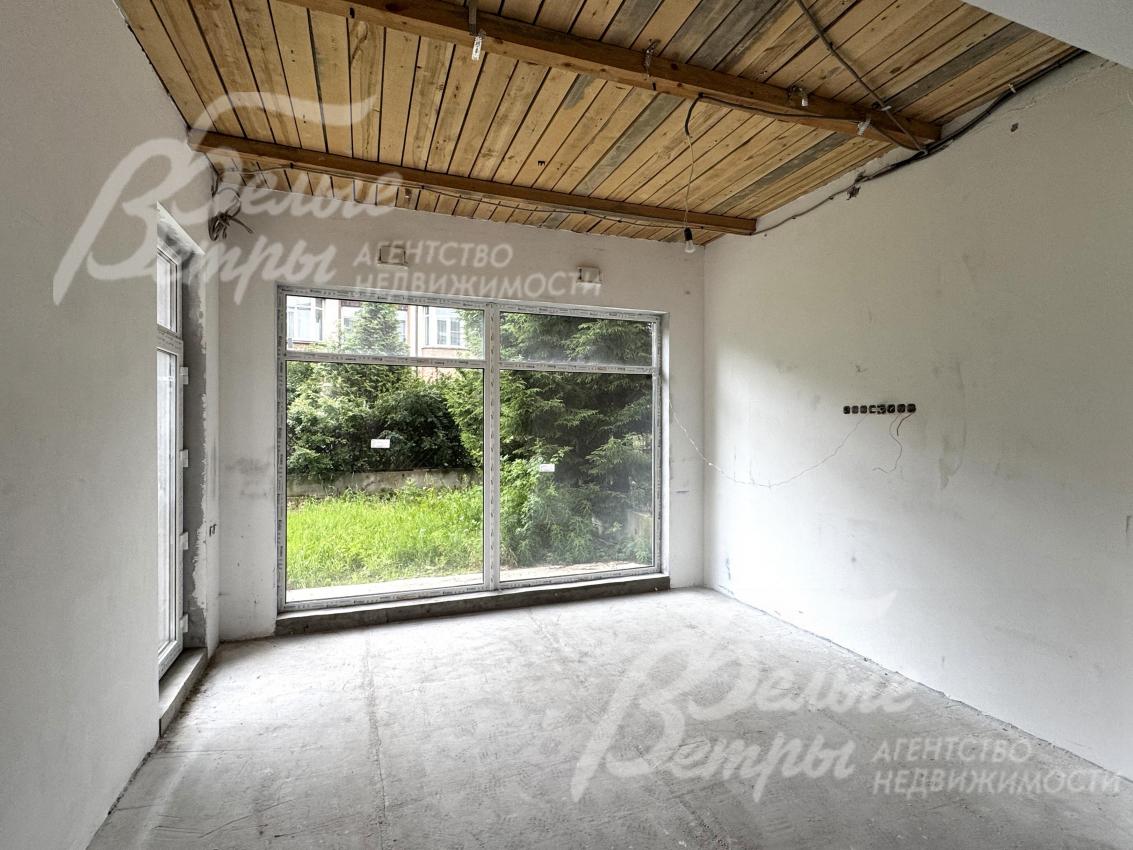 Предусмотрено панорамное остекление в общих зонах на 1-м этаже