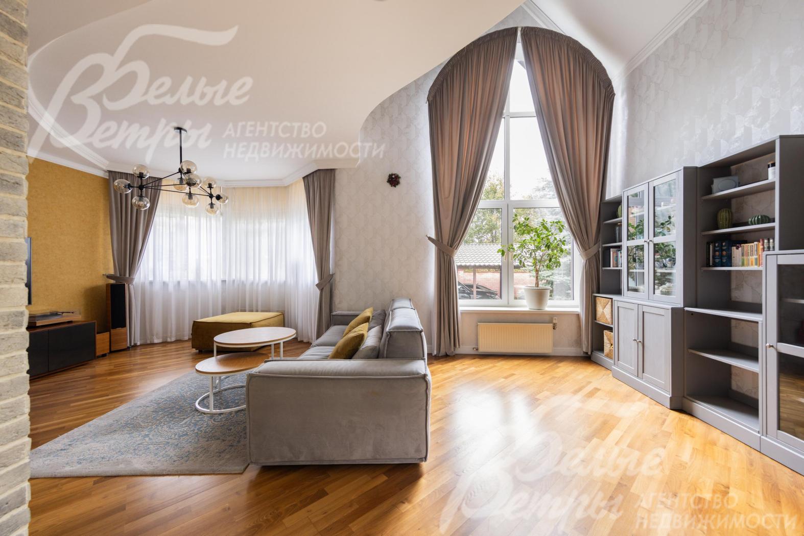 Панорамное окно в гостиной