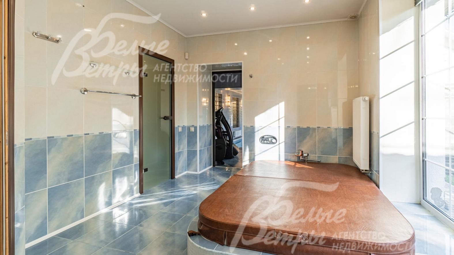 Холл с джакузи 10 кв.м