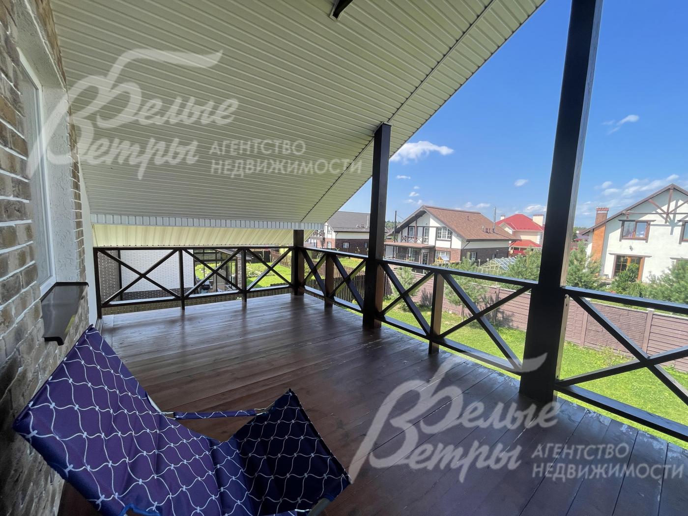 Большой балкон площадью 20 кв.м в спальне