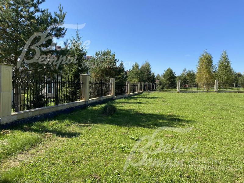 Кованый забор по периметру участка