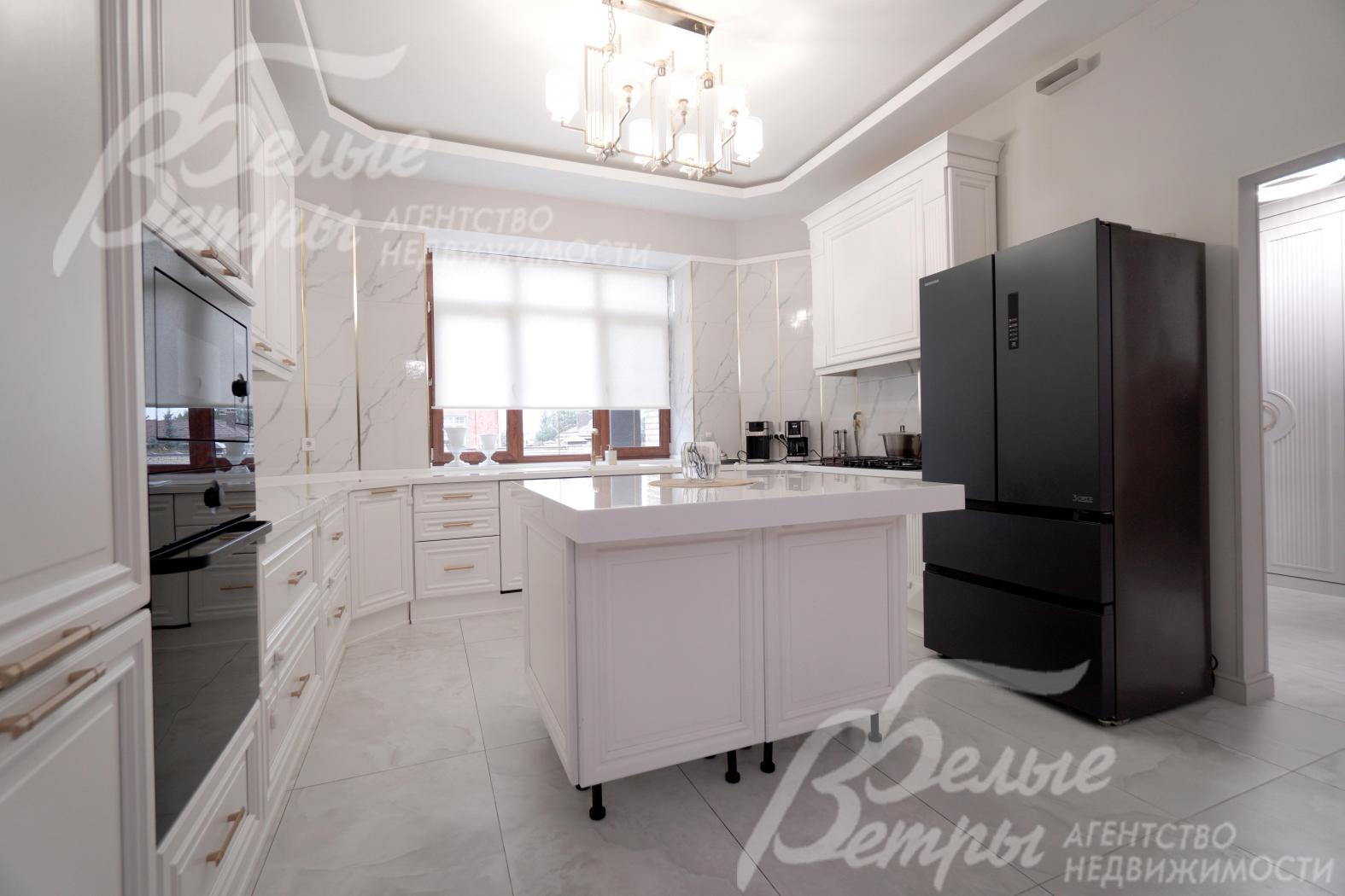 На кухне – встроенная техника Gorenje, широкий холодильник TOSHIBA и морозильник Liebherr