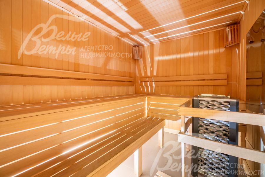 Сауна отделана абашем, в ней установлена электрическая печь EOS