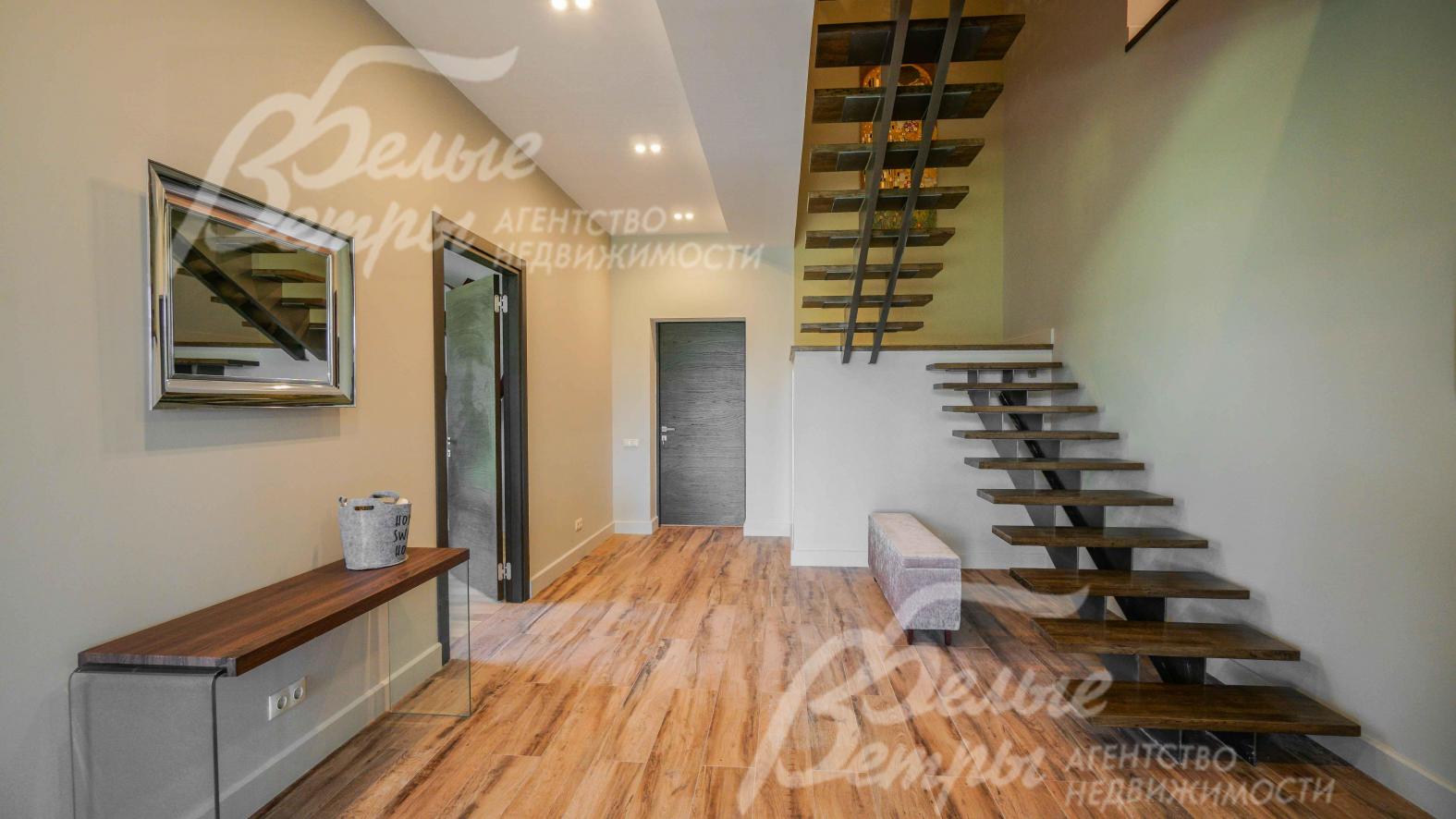 На первом этаже плитка с теплыми полами