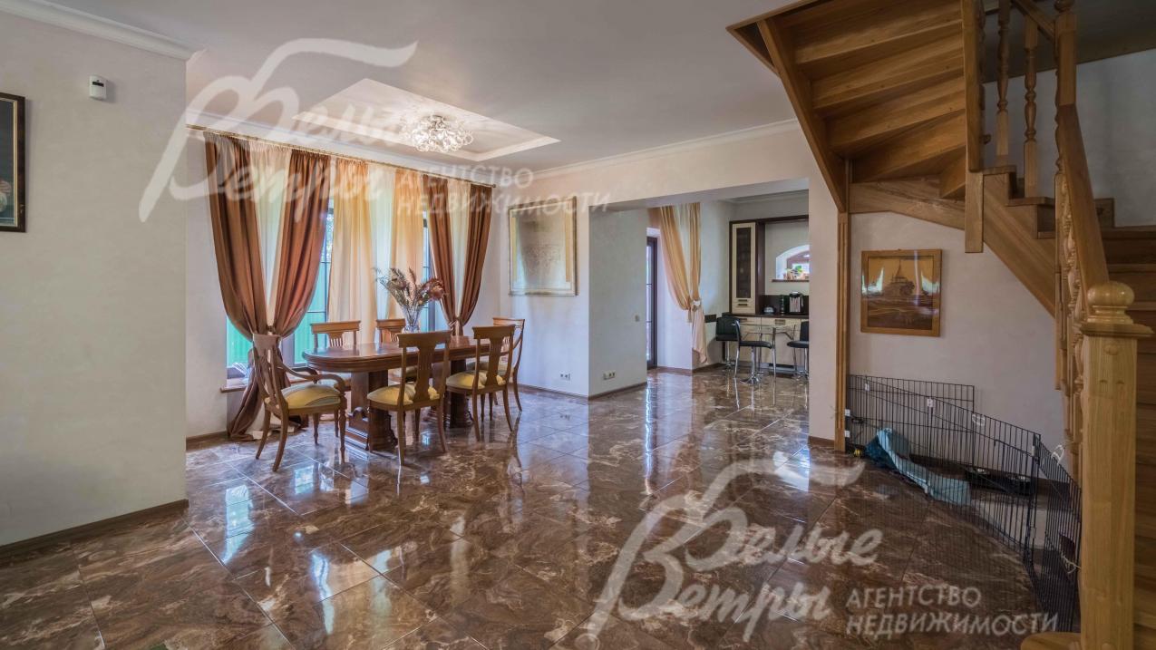 На полу плитка с теплым полом