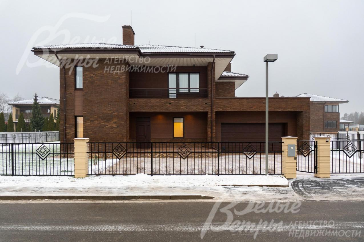 Дом с гаражом на 2 м/м на участке 12 соток