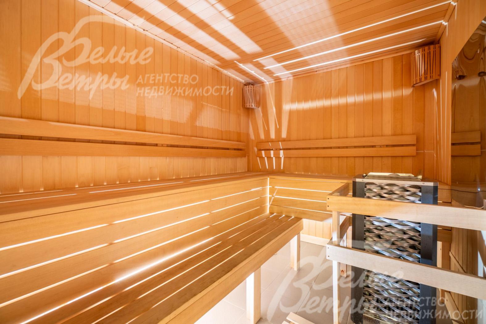 Сауна отделана абашем, в ней установлена электрическая печь EOS