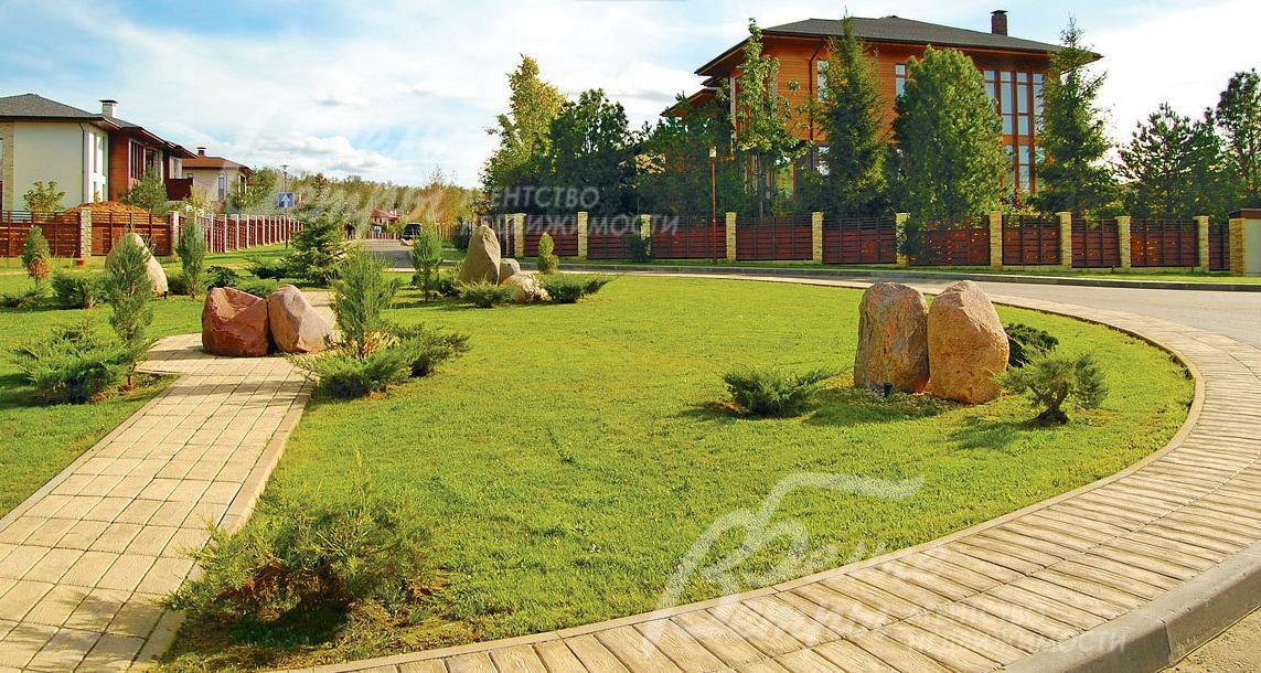 Ухоженная территория в КП Променад