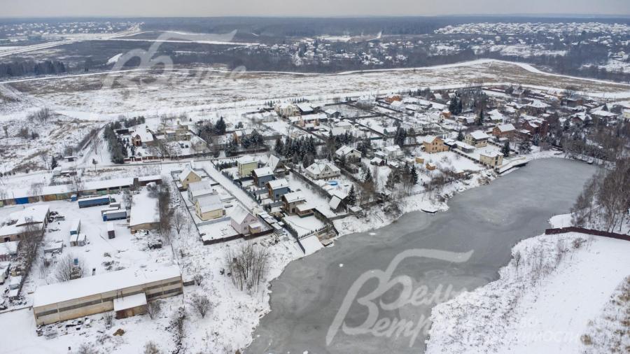 Дом находится недалеко от реки