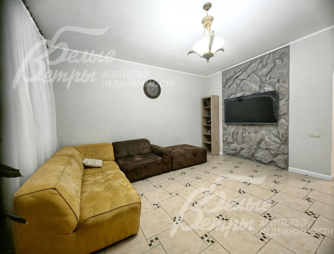 Гостиная с выходом во двор