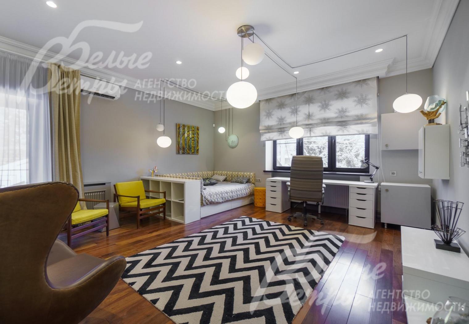 Вторая детская спальня - 30 кв.м, со своим балконом и также со своим санузлом.