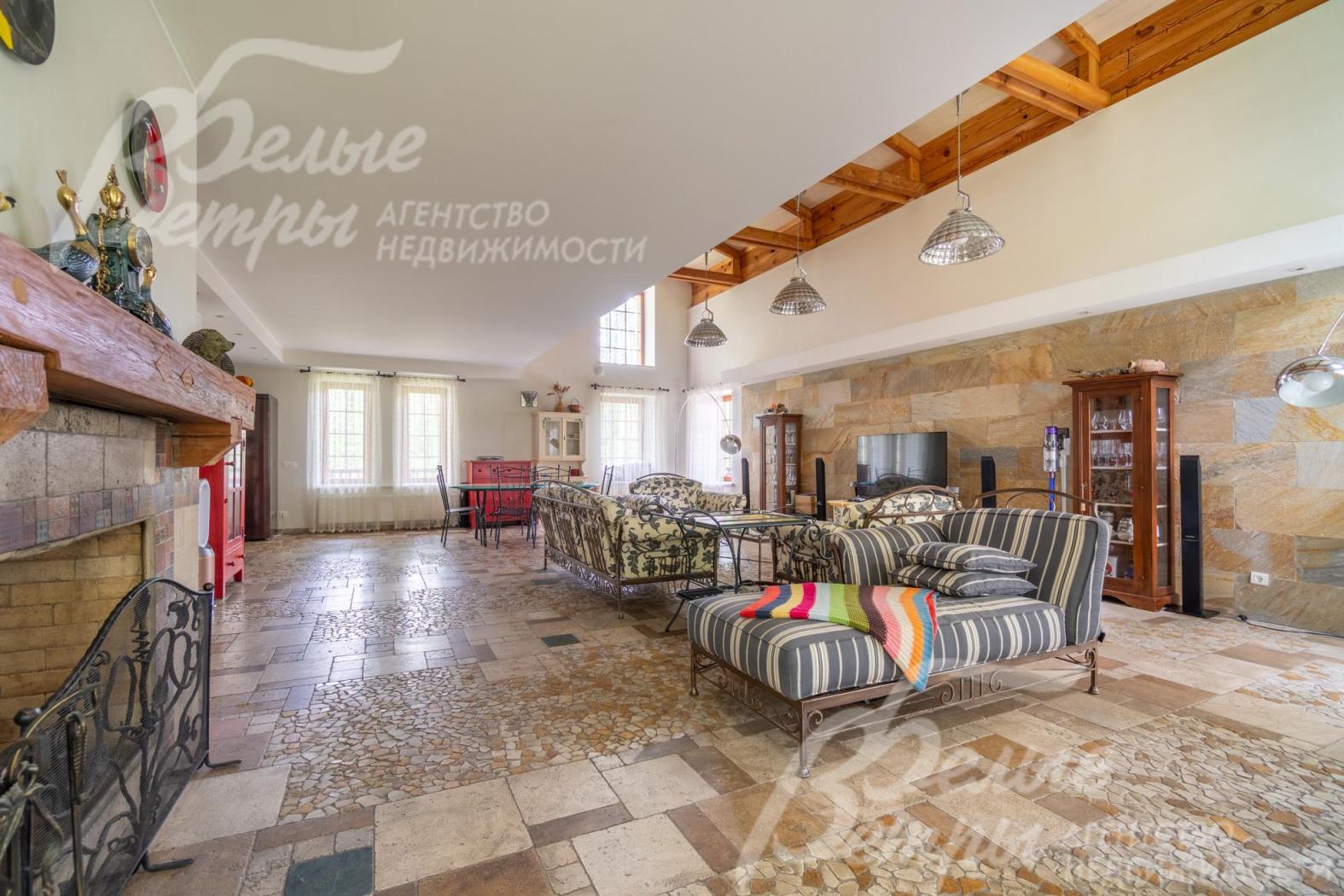 Дом полностью меблирован, вся обстановка и элементы интерьера от итальянских дизайнеров