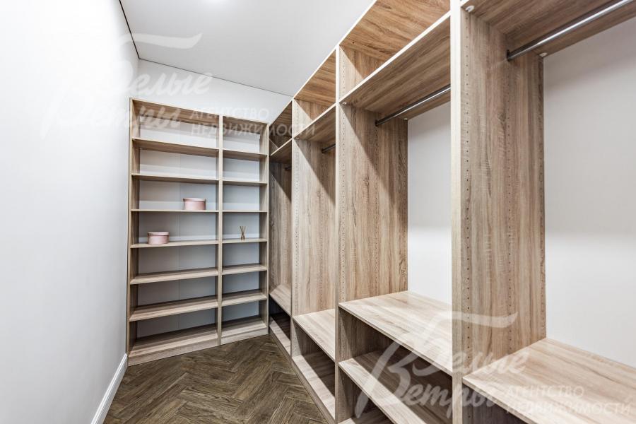 Гардеробная в мастер-спальне