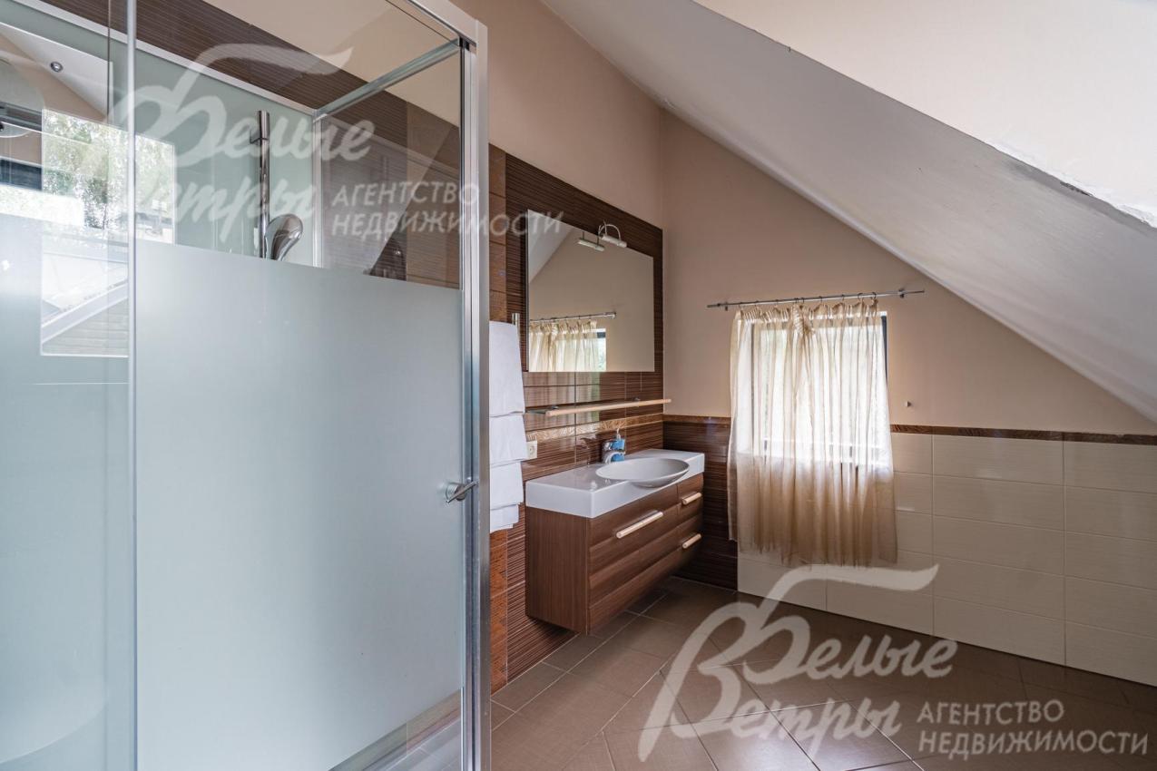 Санузел с душевой на 2-ом этаже