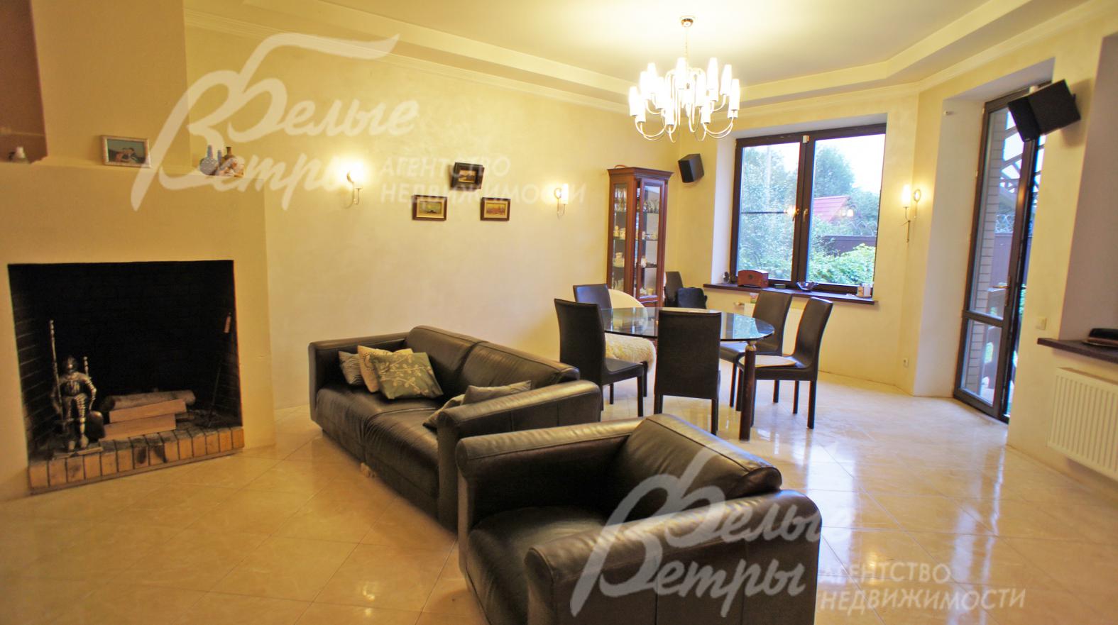 Гостиная с камином 32 кв.м