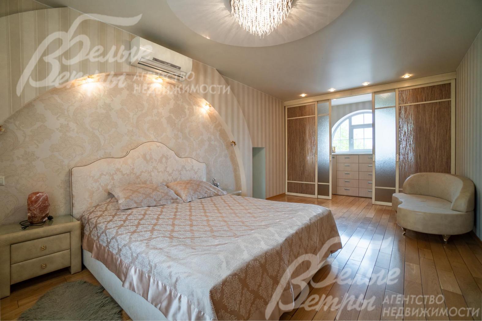 Мастер-спальня со своими санузлом, хамам, гардеробной и балконом