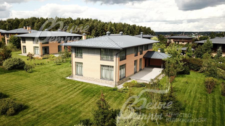 Современный дом органической архитектуры в поселке бизнес класса Варварино Эко