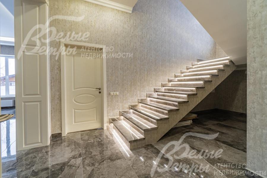 Лестничный холл 1-го этажа.