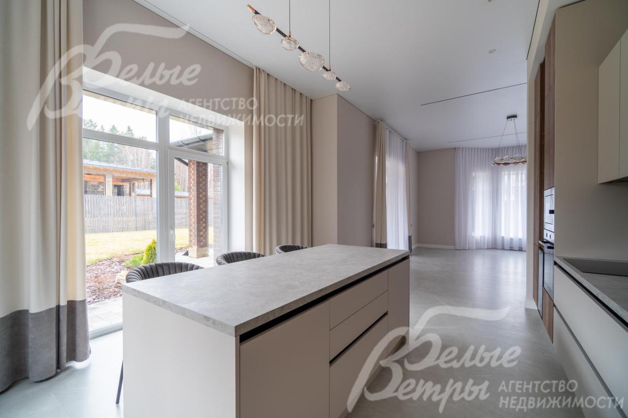 Оптимальное функциональное решение – кухонный остров с интегрированной обеденной зоной на 3 персоны