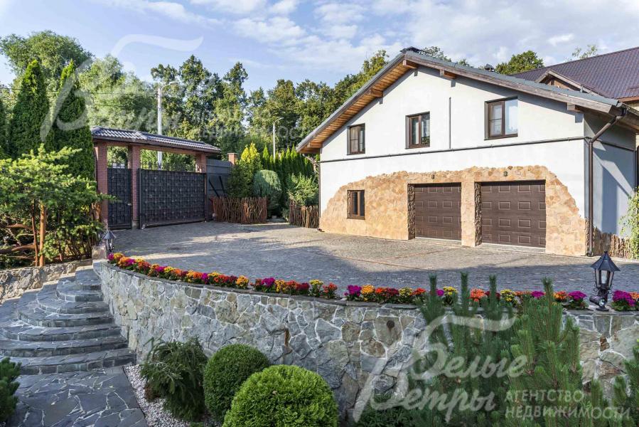 Гараж с квартирой для персонала