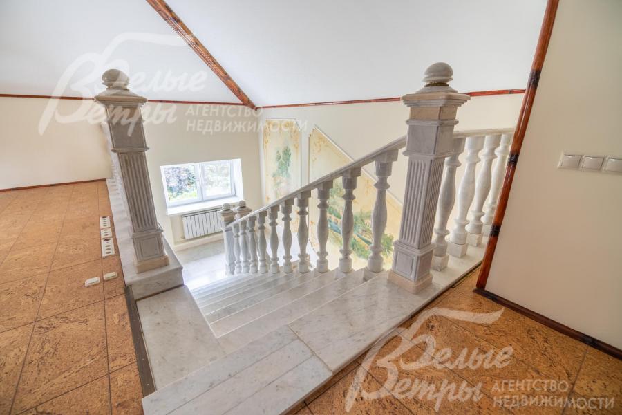 Лестница на жилой мансардный этаж