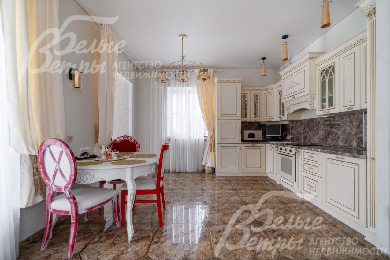 Столовая зона оборудована гарнитуром белорусского производства