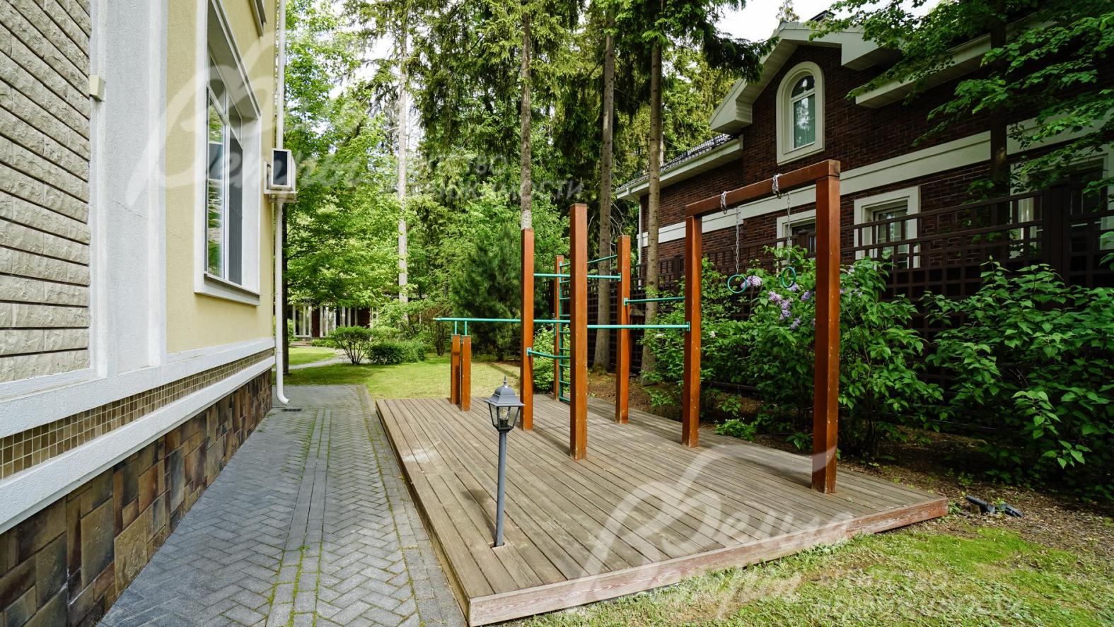 Спортивная площадка