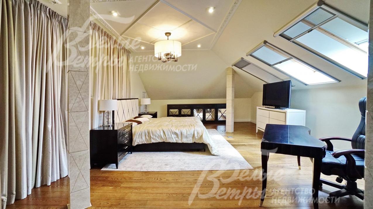 Спальня 52 кв.м с санузлом 12 кв.м (душ) на мансарде