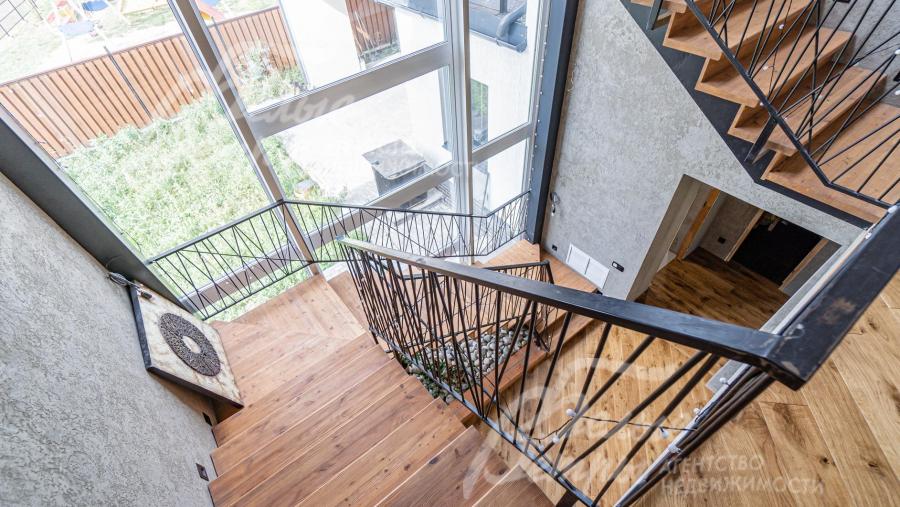 Лестница на металлическом каркасе шириной 120