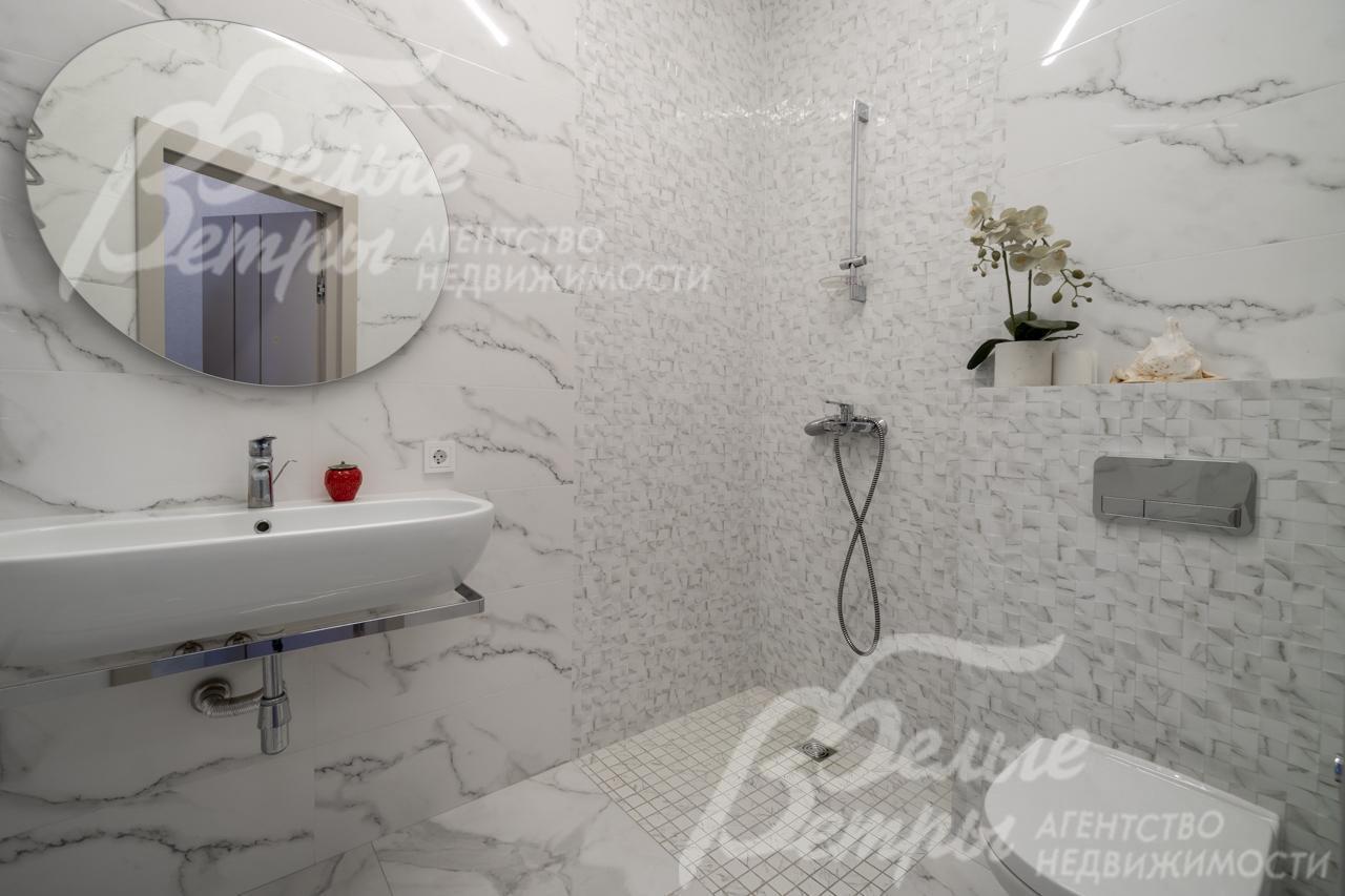 Санузел на 1 этаже. Сантехника Catalano, Villeroy&Boch.