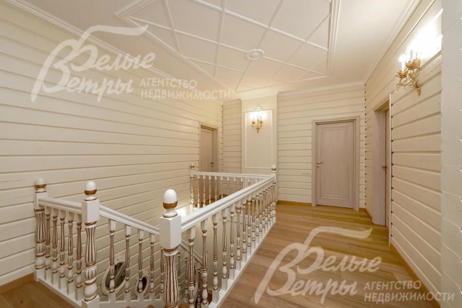 Холл второго этажа