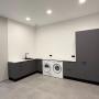 Постирочная оборудована мебелью, стиральной и сушильной машинами