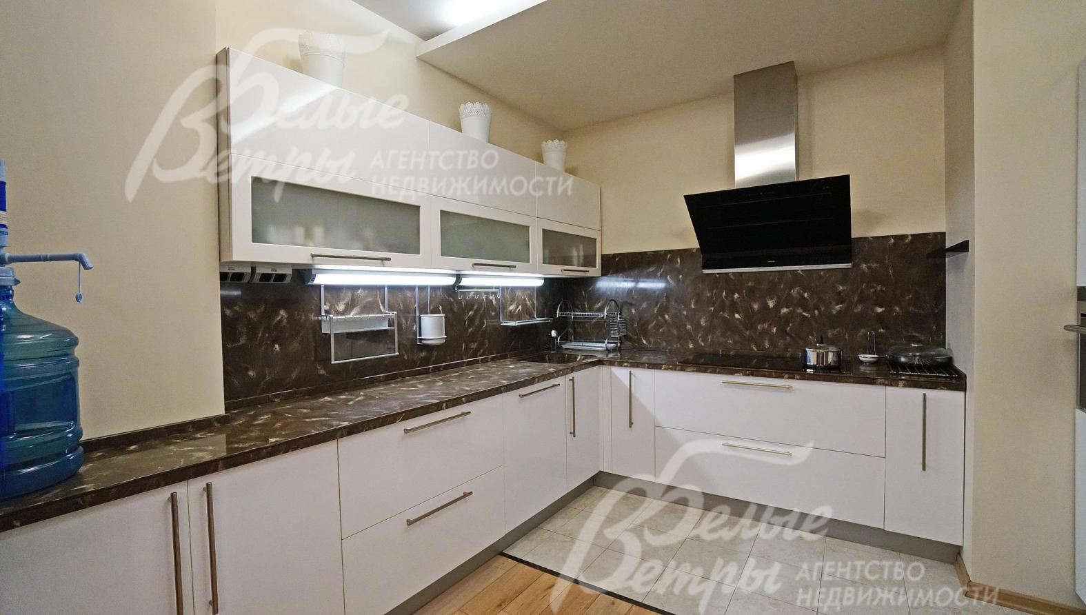 Встроенная техника Siemens: электроплита, вытяжка, духовка гриль и посудомоечная машина