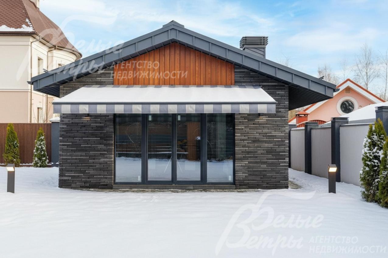 Электрическая маркиза с летней площадкой для отдыха