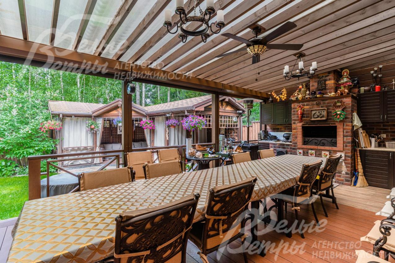 Крытая терраса с выходом из кухни