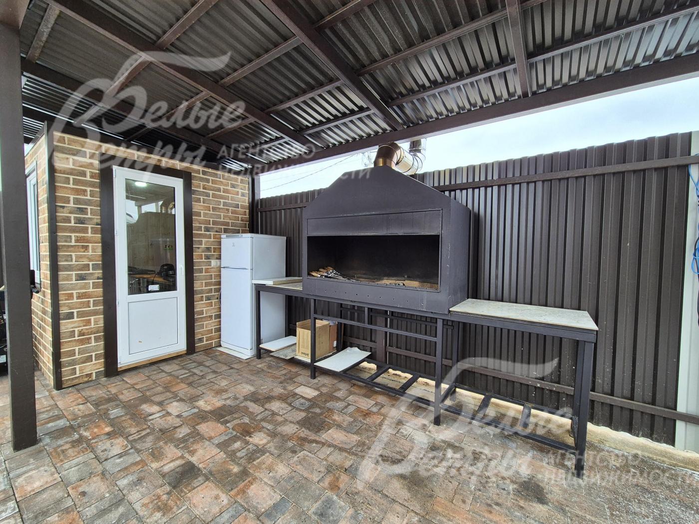 Зона барбекю с мини-кухней