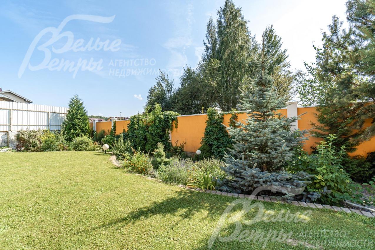 Газон, уличное освещение