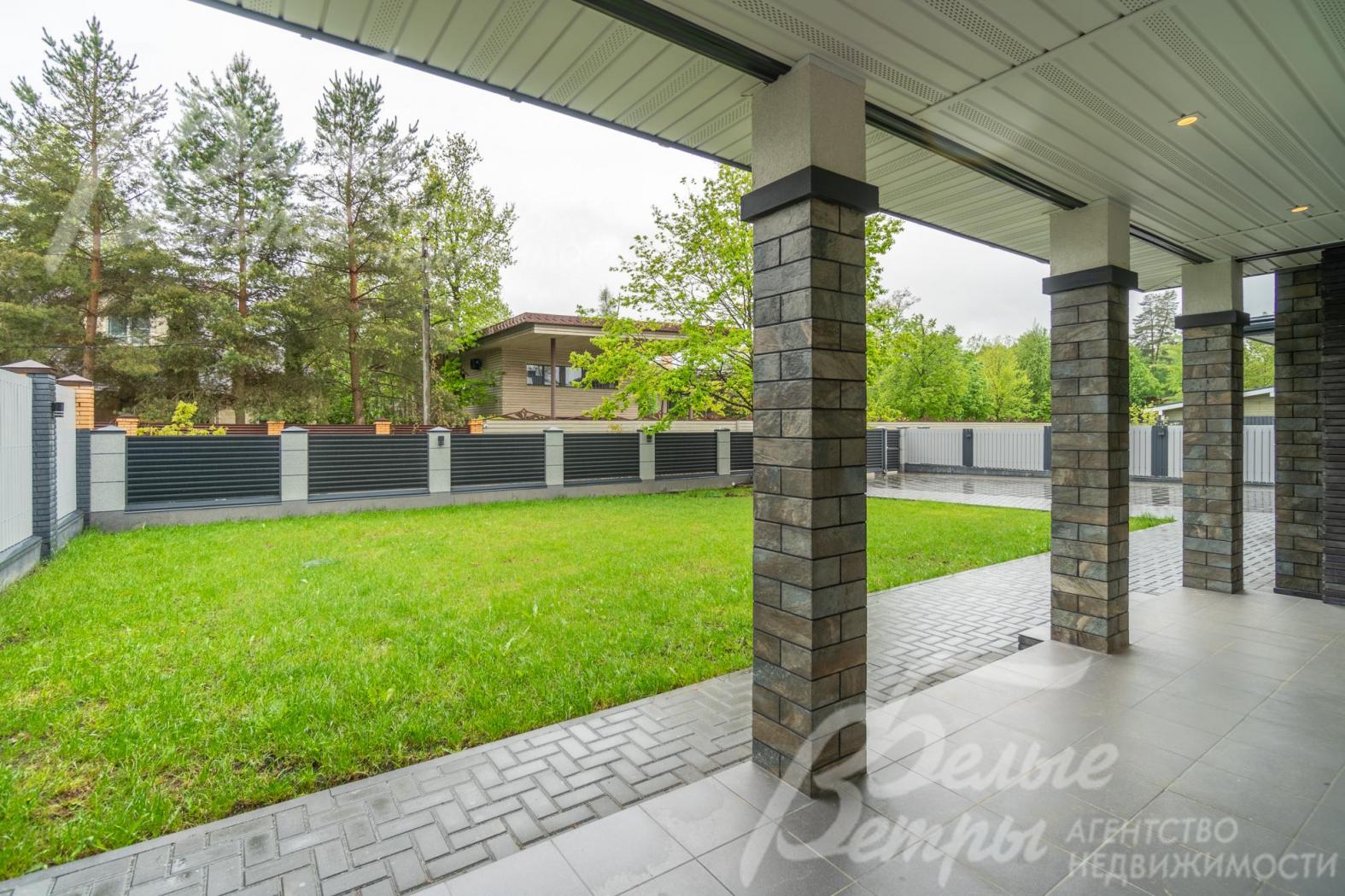 Вид на участок с террасы