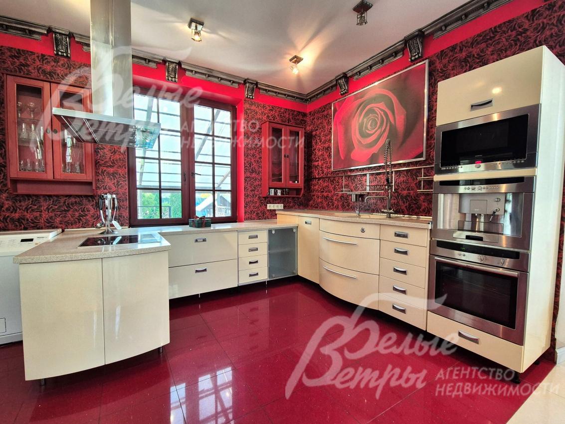 Кухня оснащена качественной дорогой техникой