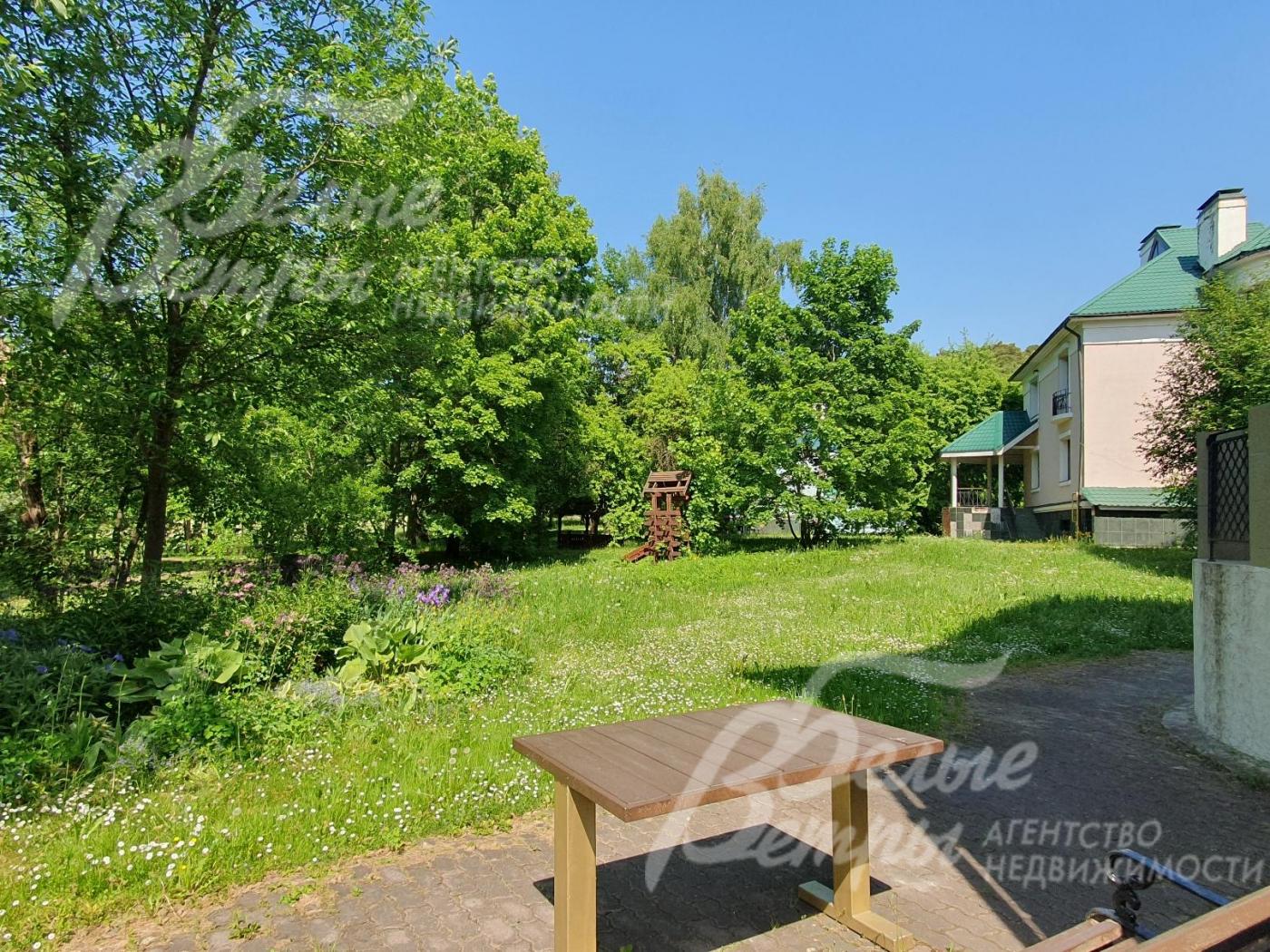 Мангальная зона около дома