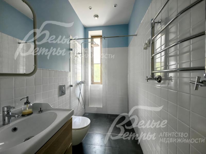 Санузел с душевой на втором этаже