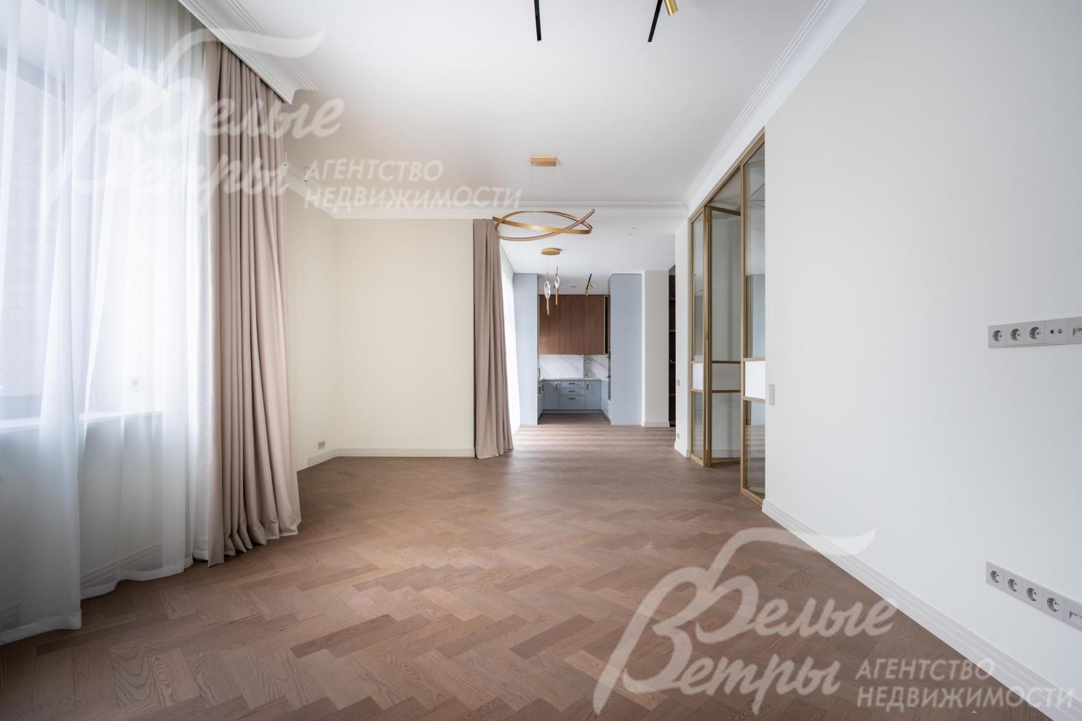 Гостиная-кухня -столовая 44 кв.м с выходом на террасу и участок