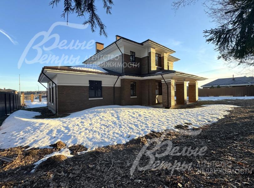 Дом стоит на большом участке (17,3 соток), подготовленном к реализации ландшафтного проекта