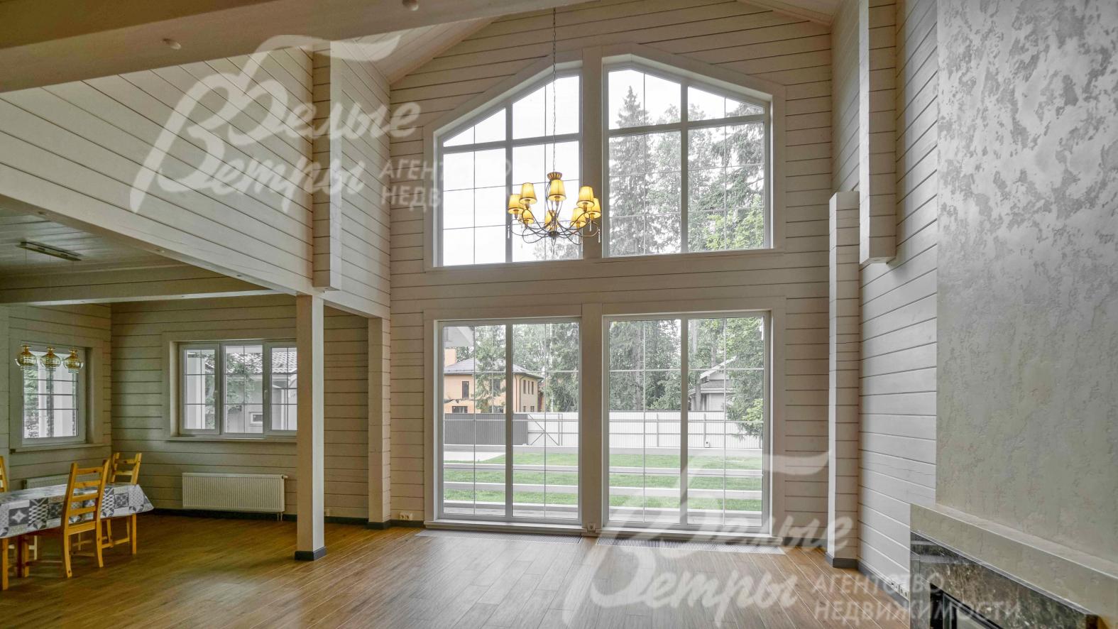 в двухсветной гостиной 35 кв.м - остекление от пола 